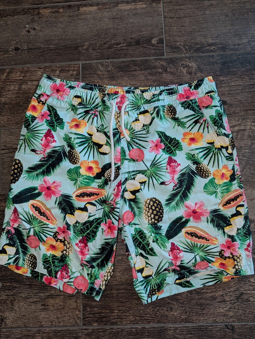 Forever 21 Mens Casual Shorts Tropical Floral Pineapple Size Medium 8" Inseam
